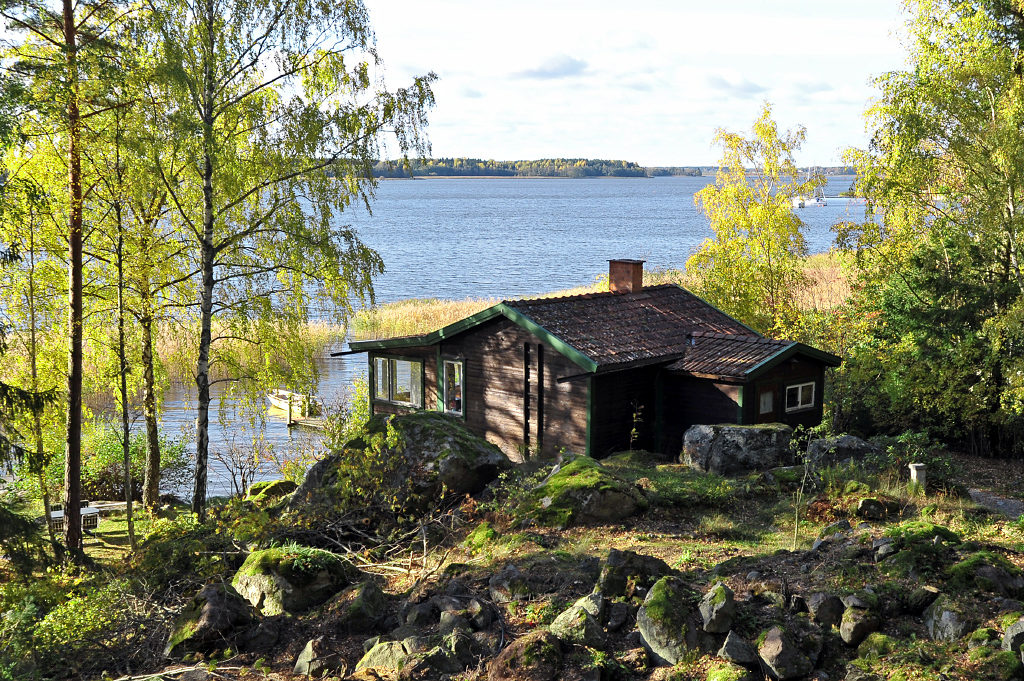 Swedish lakeside cabins holiday