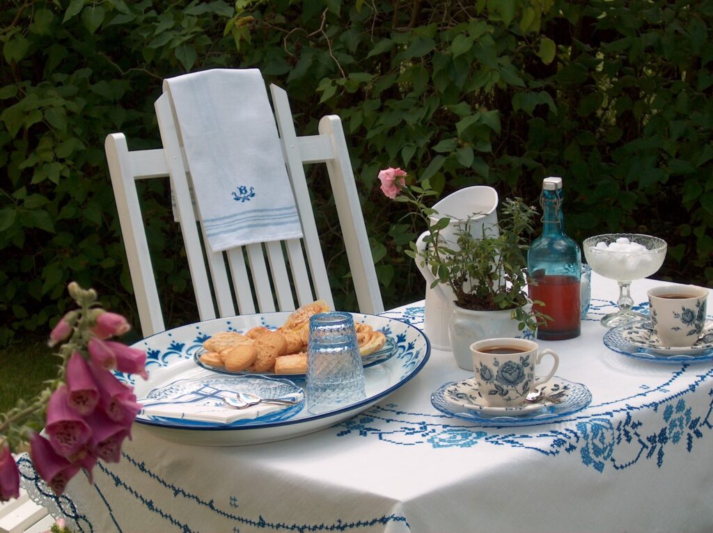 outdoor dining snack fika white cloth