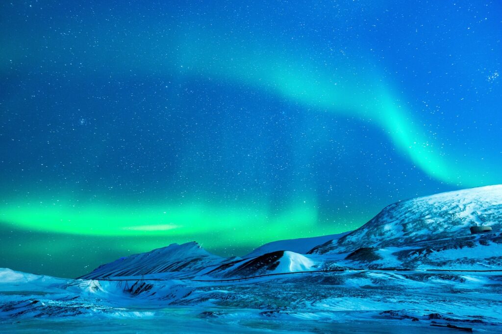 abisko northern lights aurora borealis winter snow cold