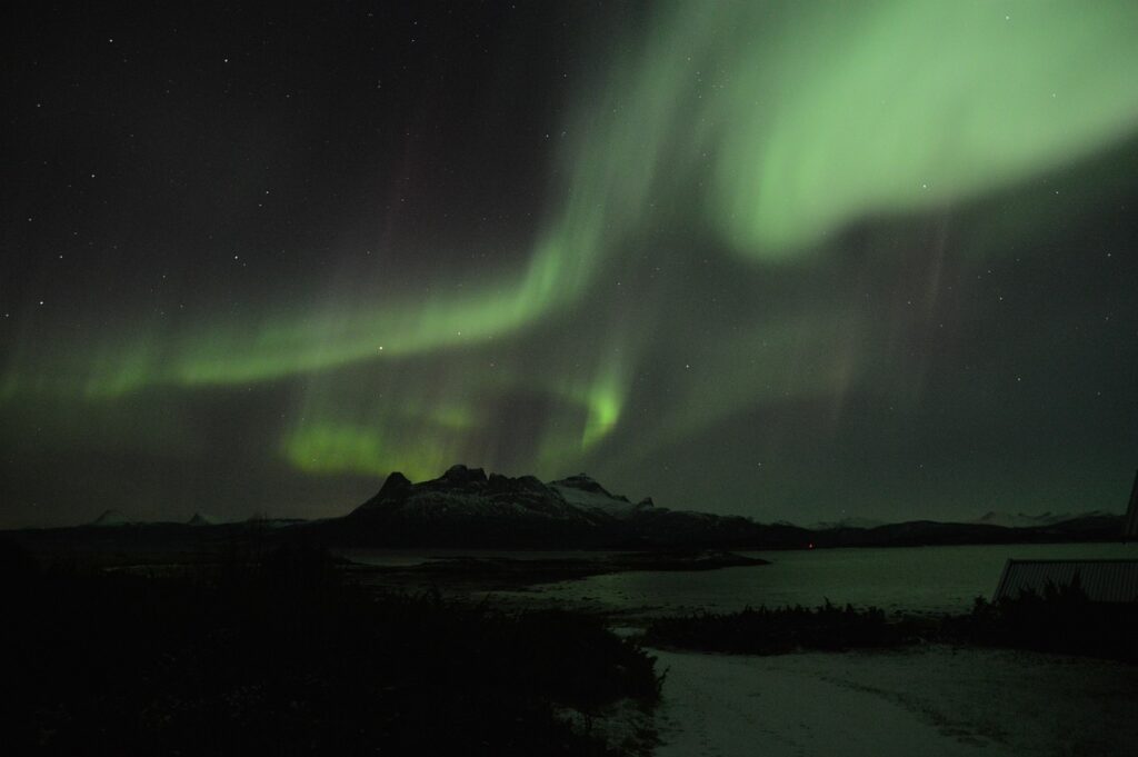 Best Times and Spots witness Aurora Borealis night