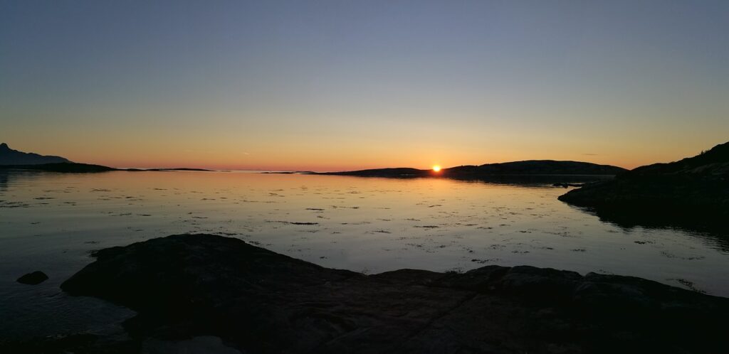 midnight sun never setting bright long days daylight 24/7 sweden